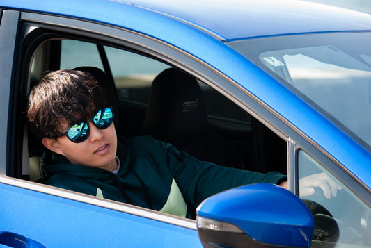 PUG (パグ)| 偏光サングラス ブラック×アイスブルー